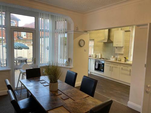 Spacious And Stunning 4 Bed House In Blackpool