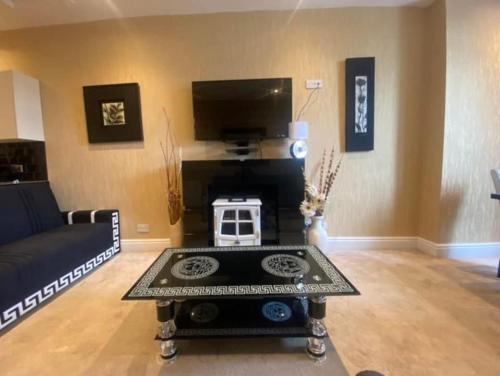 Boutique Blackpool 2 Bed Gold Apartment Sleeps 10