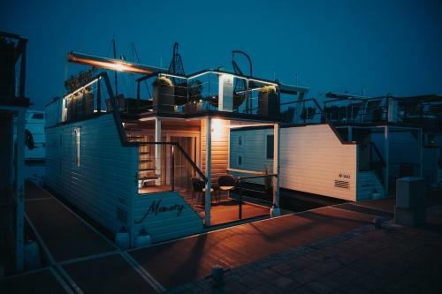 Floating House Memory