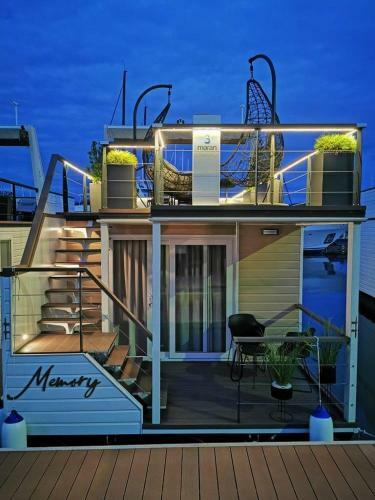 Floating House Memory
