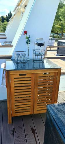 Floating Sea House Miraboat