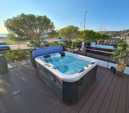 Marina Seahouse Brina