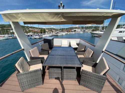 Star 3 Floating House, Marina Portoro?