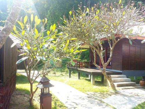 Hotel Thanya Beach Resort