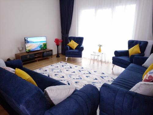 Entire Apartment. Just 2 Minutes From The Metro.