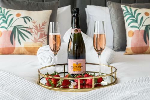 A Romantic Apartment, Balcony & Parking, Close To Beach