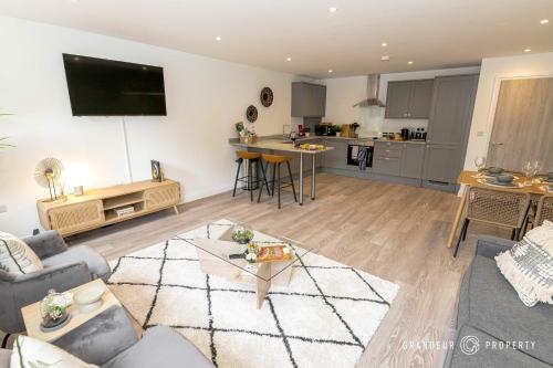 A Romantic Apartment, Balcony & Parking, Close To Beach