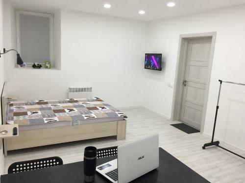 Cozy Underground Apartment At The Center