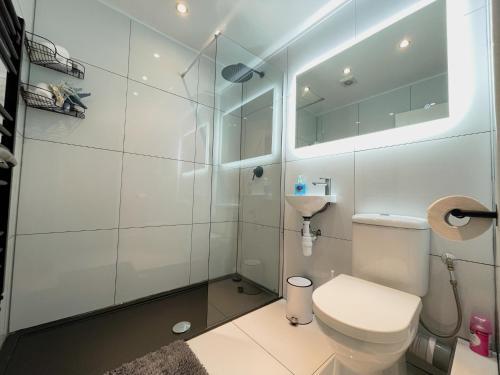Stunning 5 Bed Seaside House - Sleeps 12