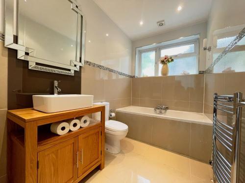 Stunning 5 Bed Seaside House - Sleeps 12