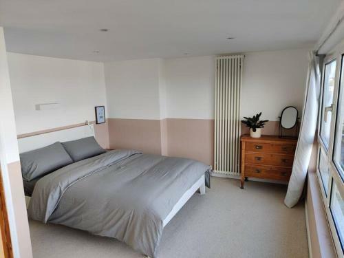 Brixham Home With Sea Views And Open Plan Living