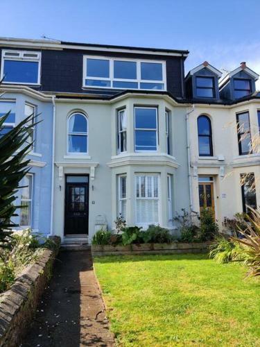 Brixham Home With Sea Views And Open Plan Living