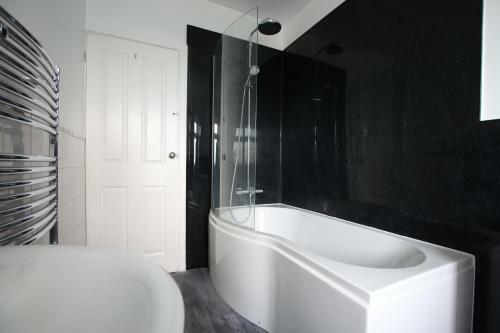 Contemporary Home In Friendly Easton, Free Parking
