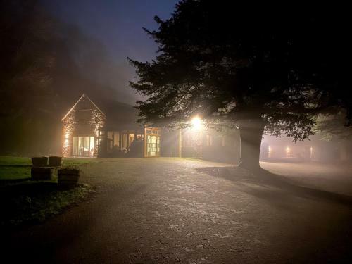 Hostal Acorns Old Farm