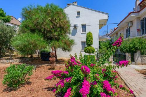 Lovely Villa With Central Location In Fethiye