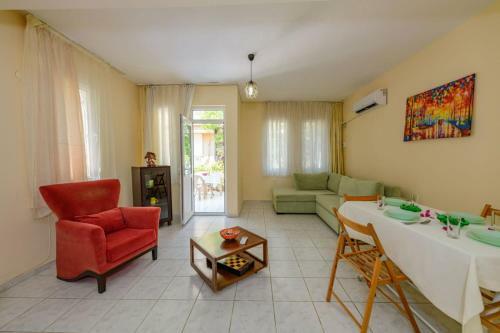 Lovely Villa With Central Location In Fethiye