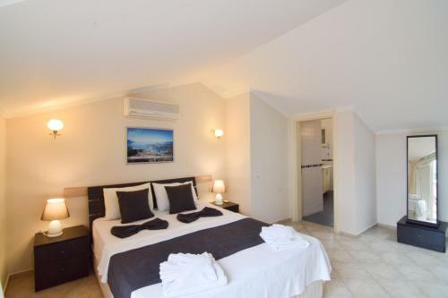 Beachfront Seaview 3 Bedroom Apartment Seahorse 8