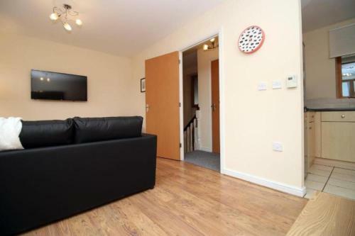 Ideal Centrally Located 2 Bed Apartment