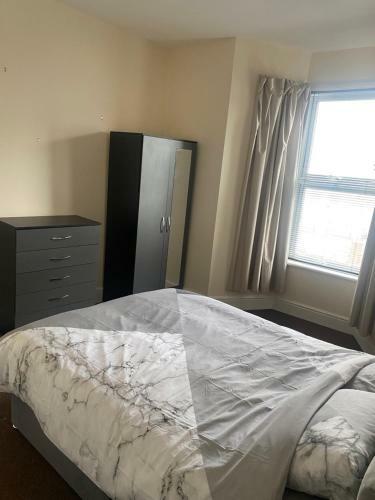 Spacious 3 Bedroom House Near Stokes Croft!! Central!!!