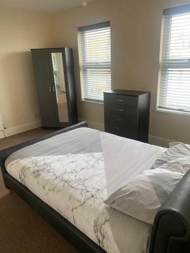 Spacious 3 Bedroom House Near Stokes Croft!! Central!!!