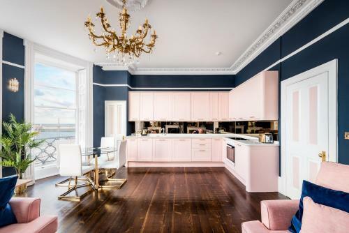 The Hollywood Apartment