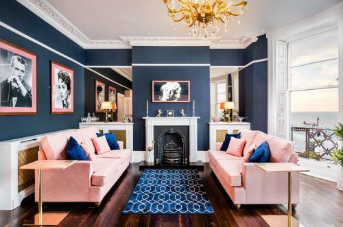 The Hollywood Apartment