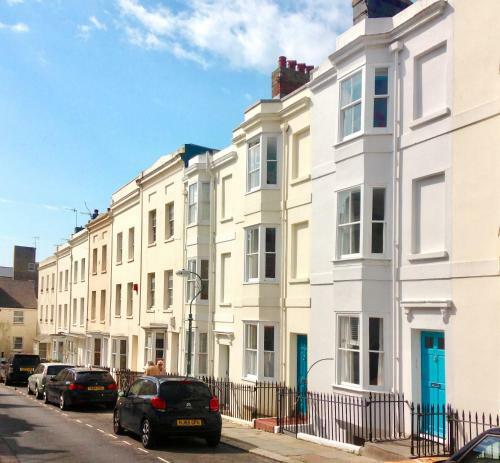 Lovely 4 Bed House 200m From The Beach