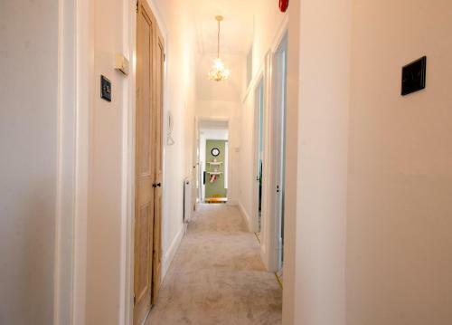 Seaview Apartment - Central Hove With Parking