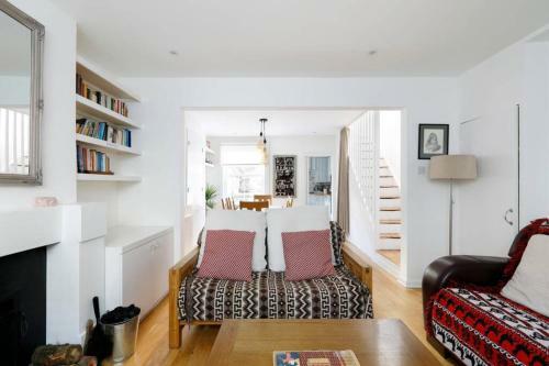 Superb 2 Bed Townhouse Next To The Level Park