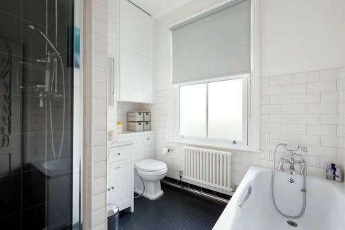 Superb 2 Bed Townhouse Next To The Level Park