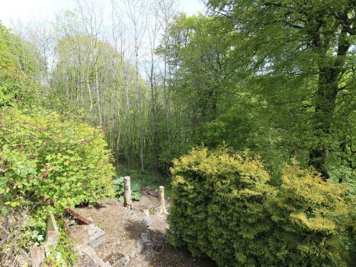 14 Silverlands Close