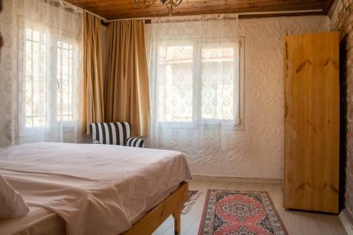 Captivating House With Backyard Authentic Design In Urla, Izmir