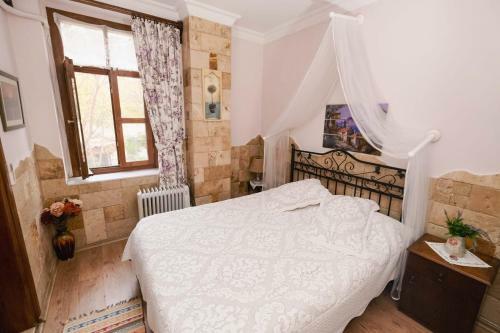 Herakles Hotel