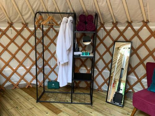Gaia's Hideaway - Luxury Yurt With Hot Tub