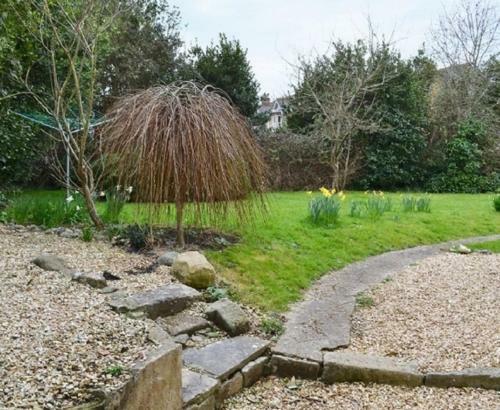 Cosy Detached Toll Cottage With Spacious Garden