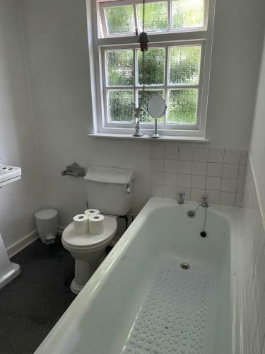 Cosy Detached Toll Cottage With Spacious Garden