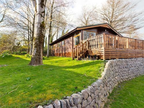 3 Bedroom Lakeview Lodge - Ensuite & Balcony Deck