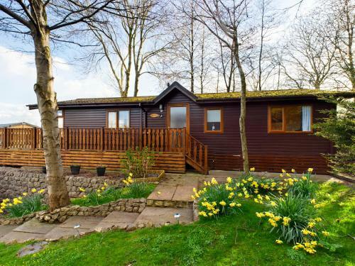 3 Bedroom Lakeview Lodge - Ensuite & Balcony Deck