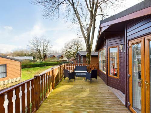 3 Bedroom Lakeview Lodge - Ensuite & Balcony Deck