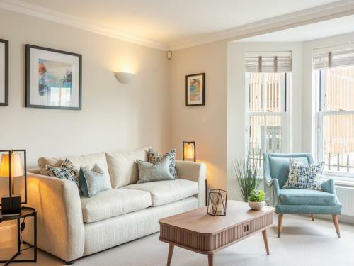 Pass The Keys A Luxurious Apartment With Secure Gated Parking