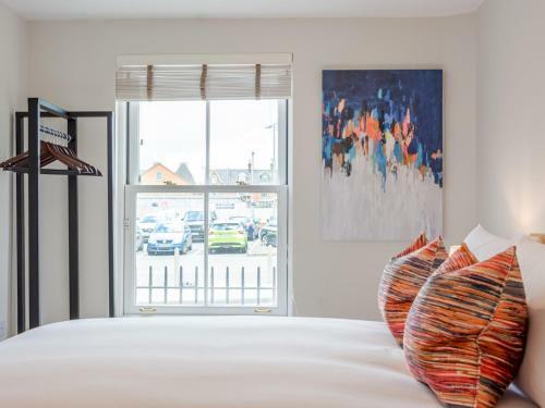 Pass The Keys A Luxurious Apartment With Secure Gated Parking