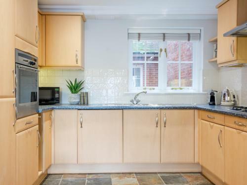 Pass The Keys A Luxurious Apartment With Secure Gated Parking