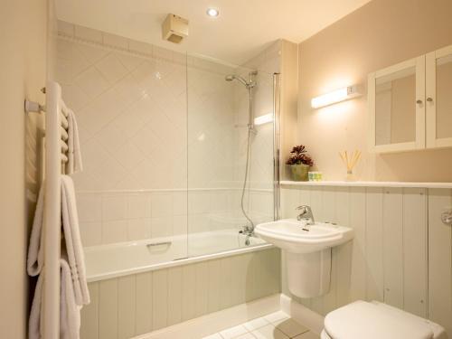 Pass The Keys A Luxurious Apartment With Secure Gated Parking
