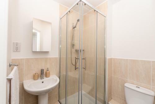 The Sky View-elegant Two Bedroom Family Apartment
