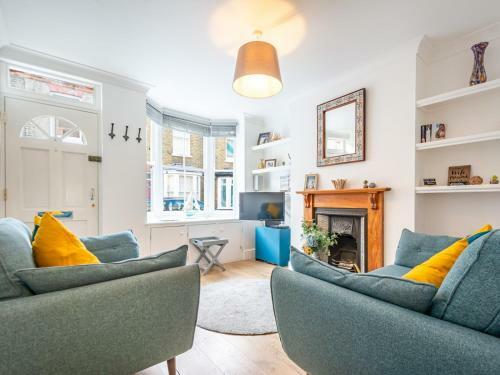 Pass The Keys Cosy Terrace Within City Walls Ideal For Exploring