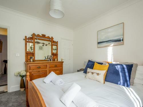 Pass The Keys Cosy Terrace Within City Walls Ideal For Exploring