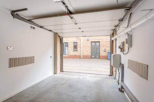 Exclusive City Centre Townhouse With Parking