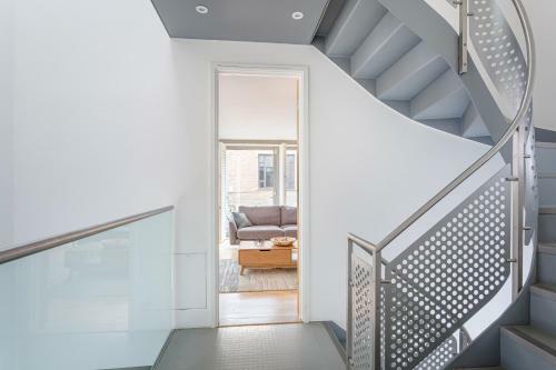 Exclusive City Centre Townhouse With Parking