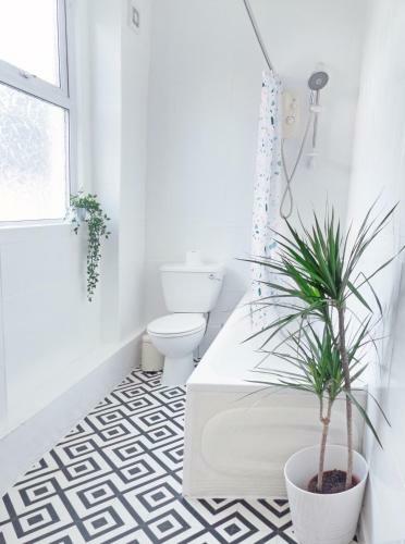Apartamento Space For Up To 10, 10 Mins From Queen St!