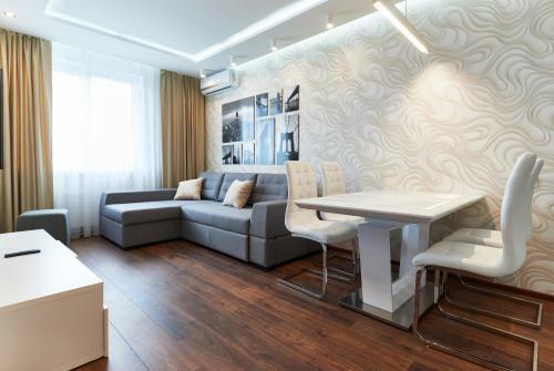 Apartment Near Lukyanovka Square